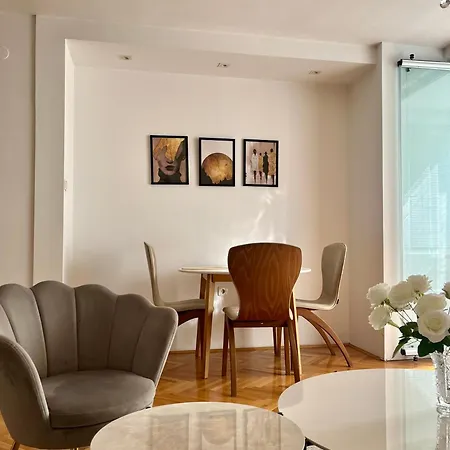 Ruby Luxury Apartment