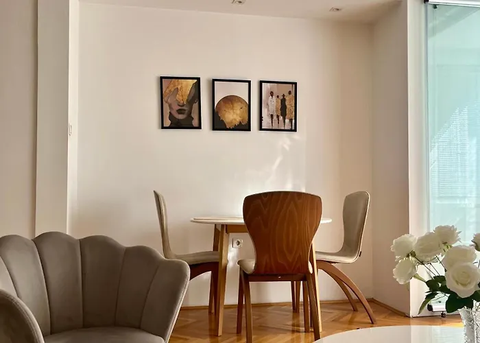 Ruby Luxury Apartment