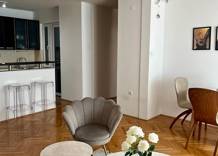 Ruby Luxury Apartment *